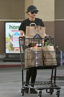 naya-rivera-out-for-grocery-shopping-in-los-angeles-01-17-2018-12